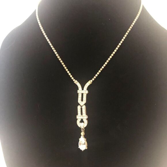 #37 Nine West romantic crystal teardrop romantic necklace silvertone - Picture 2 of 3
